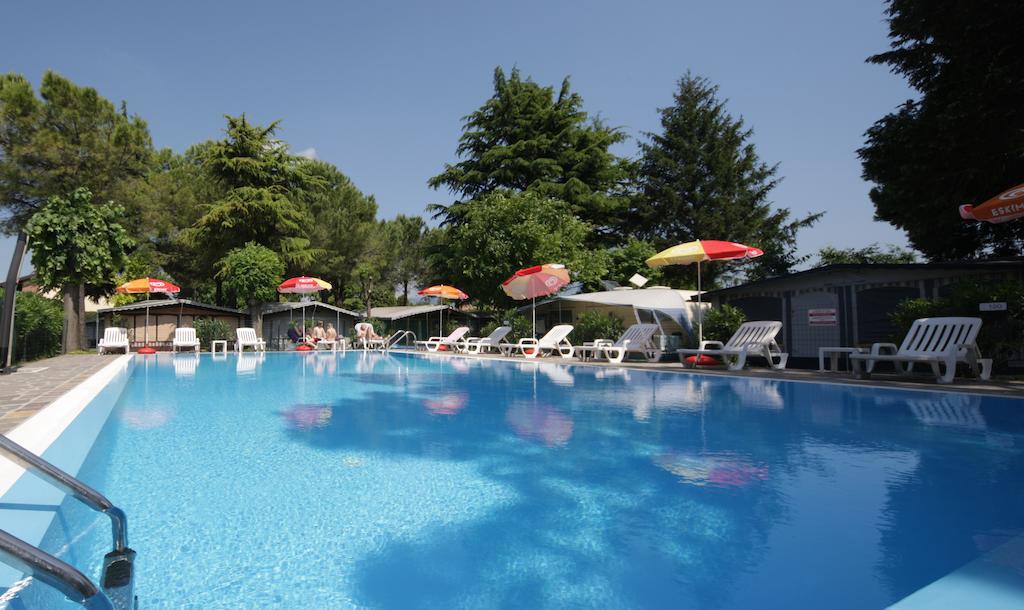 Camping Garden Tourist Манерба-дель-Гарда Экстерьер фото